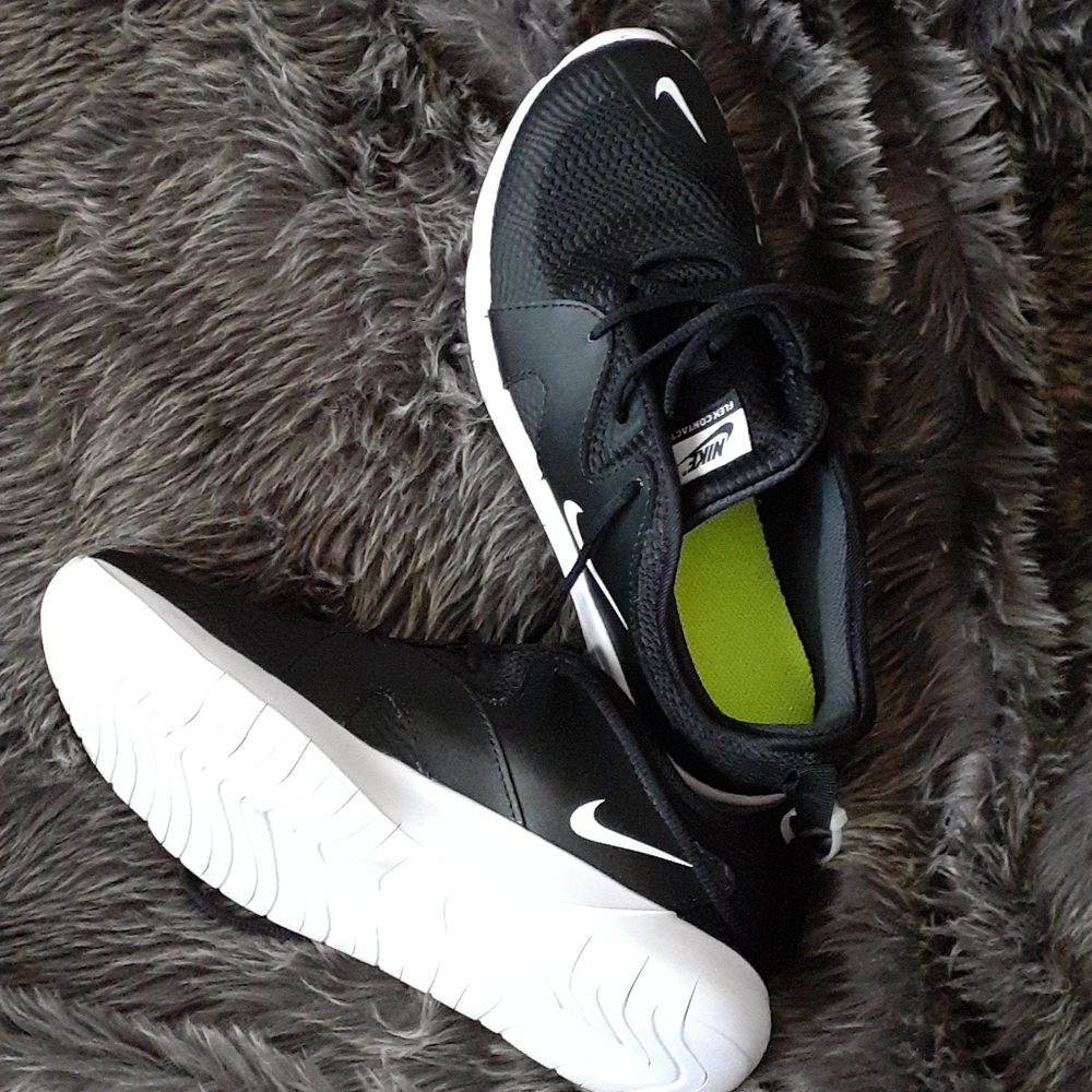 Nike Flex Contacts 3 Sneakers